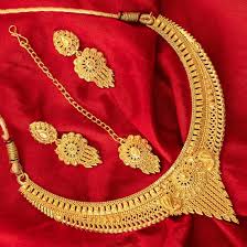 Lightweight gold jewellery for daily use