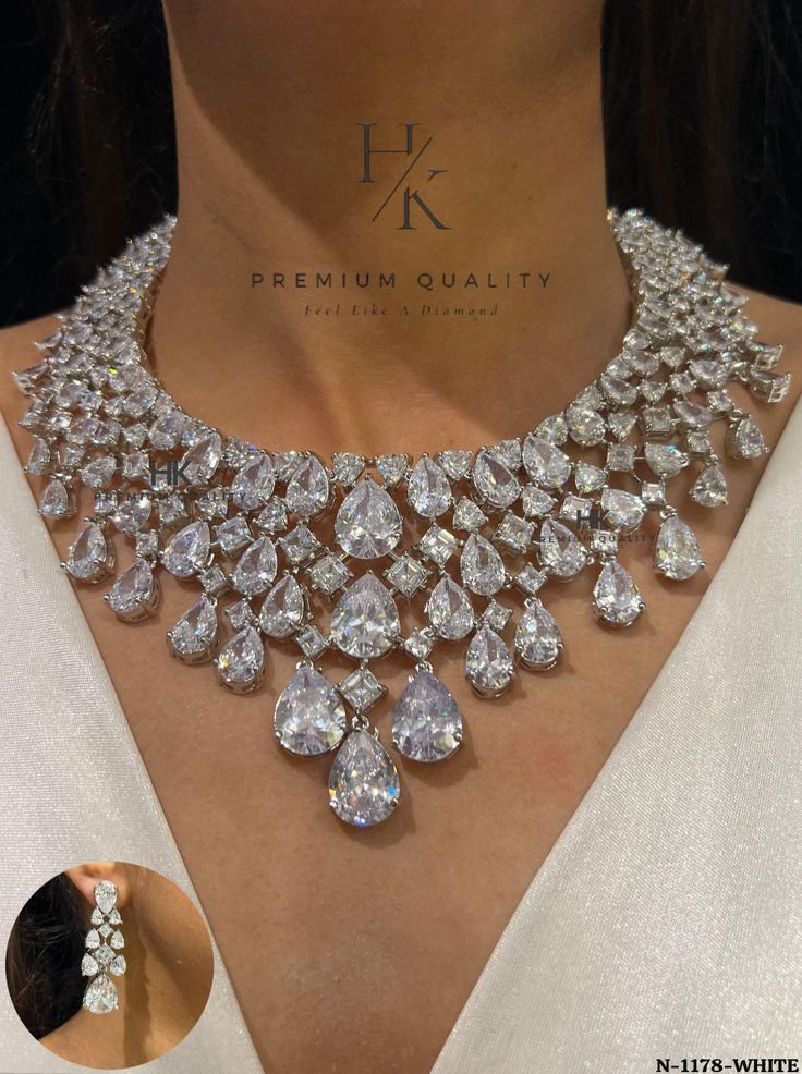 “Jeweller showcasing gold ornaments to explain 18K vs 22K vs 24K gold differences.”