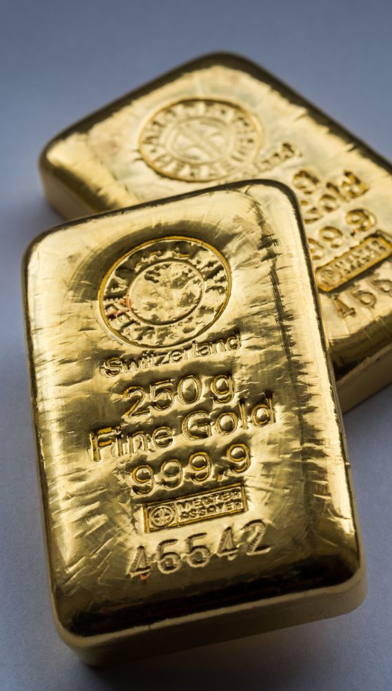 BIS hallmarked gold and non-hallmarked gold items for purity awareness