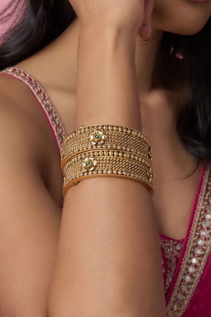 Polished gold bangle texture – Best Trending Gold Bangle Designs